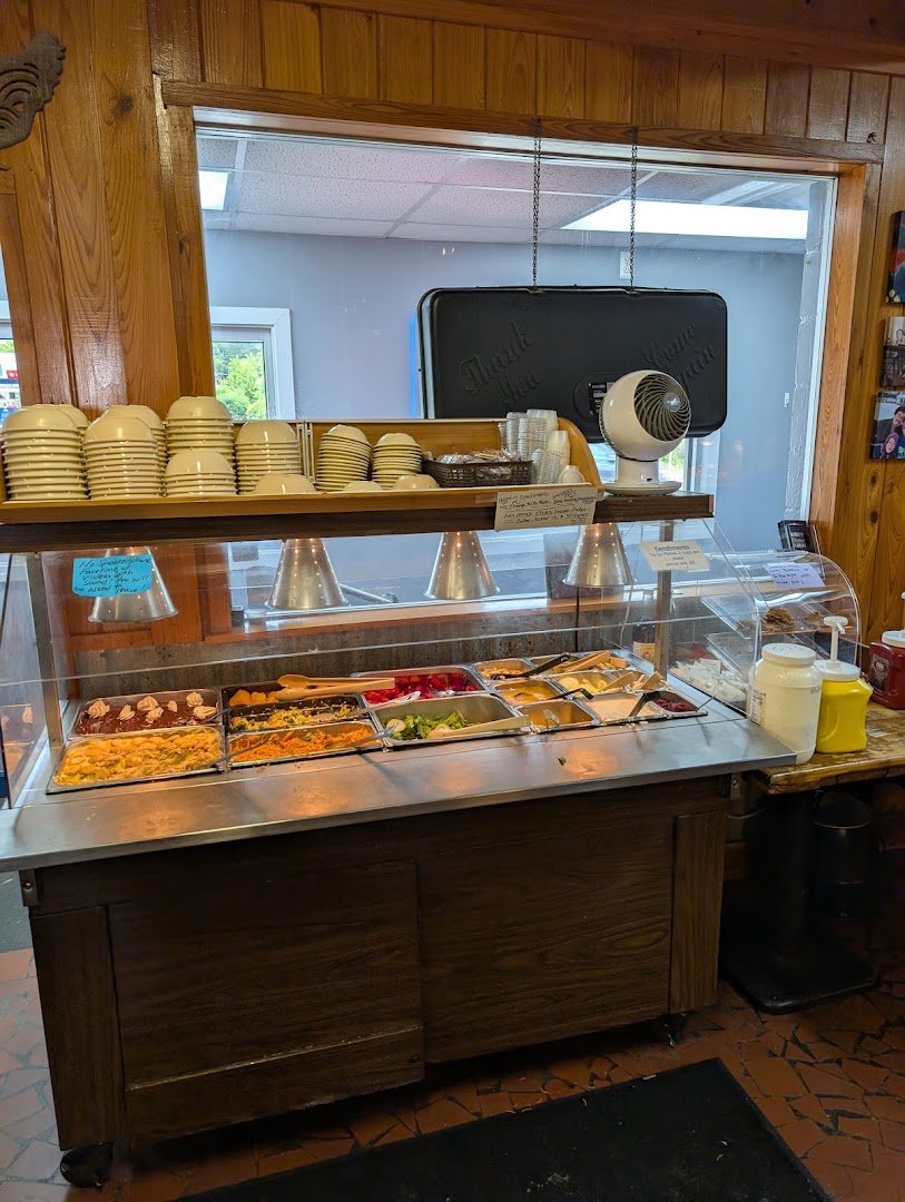 Buffet trays lined with Southern comfort food.